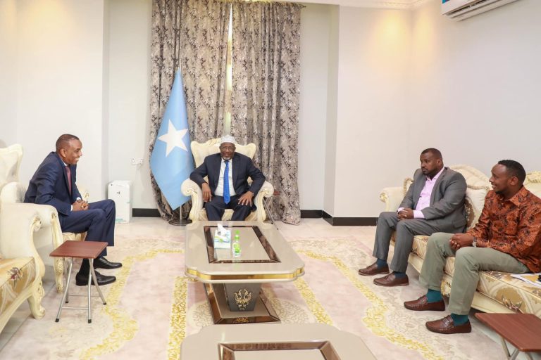 Guddoomiyaha Golaha Shacabka iyo Ra’isul wasaaraha Cusub oo kulmay +Sawirro