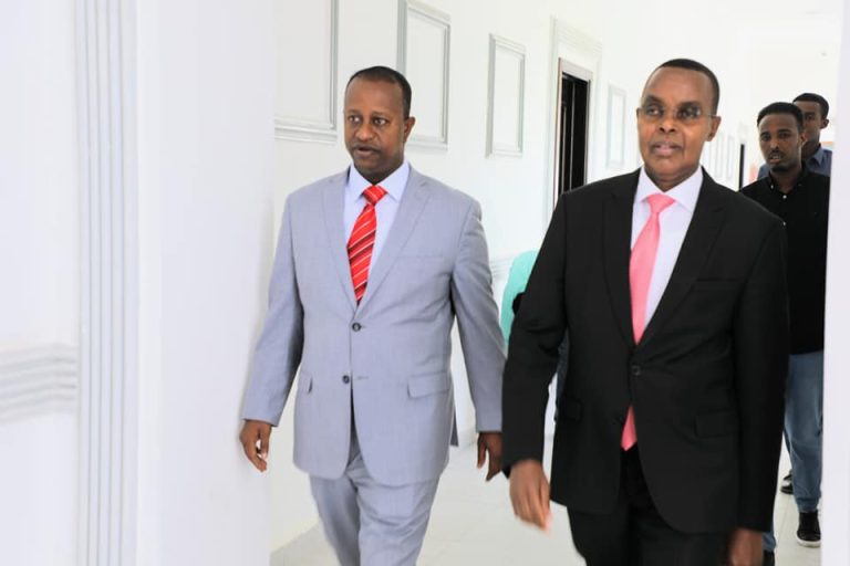 SAWIRRO:Guddoomiye Cumar Filish oo guddoomiyey kulan looga hadlaayay u-diyaar garowga Todobaadka Xorriyadda ee 26 june iyo 1 da Luulyo.