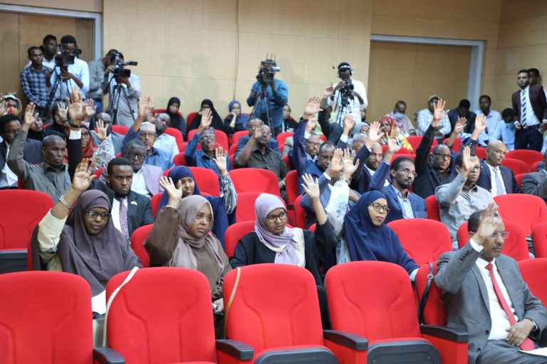 SAWIRRO:Golaha aqalka sare oo ansixiyay xubnaha guddiyada oo ka kooban sideed guddi.