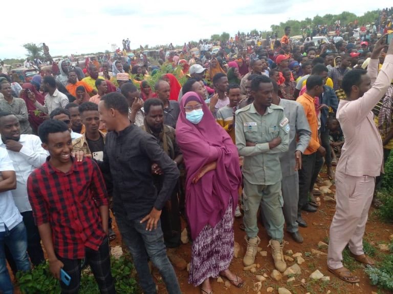 SAWIRO:-Maxkamada Gobolka Baay oo Maanta fagaaro  ku toogatay Nin Haweeneey dilay.