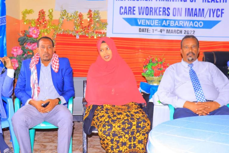 Guddoomiye ku xigeenka labaad ee Baarlamaanka Galmudug oo  kulan la qaadatay odayaasha waxgaradka iyo maamulka deegaanka Afbarwaaqo ee Gobalka Mudug.