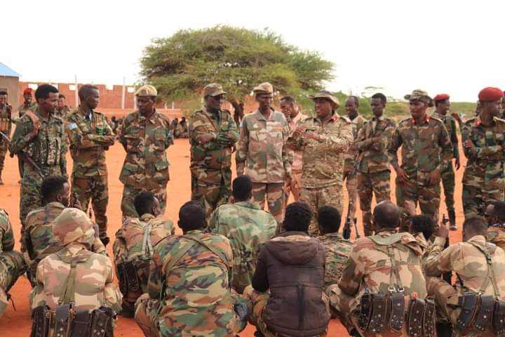 Kusimaha Taliyaha qeybta 21-aad, ahna Taliye kuxigeenka Qeybta  oo maanta  kormeer ugu tagay qaar kamid ah Ciidamada qeybta 21-aad ee u diyaar garoobaya soo dhaweynta Madaxwayne Hassan  sheikh Maxamuud.