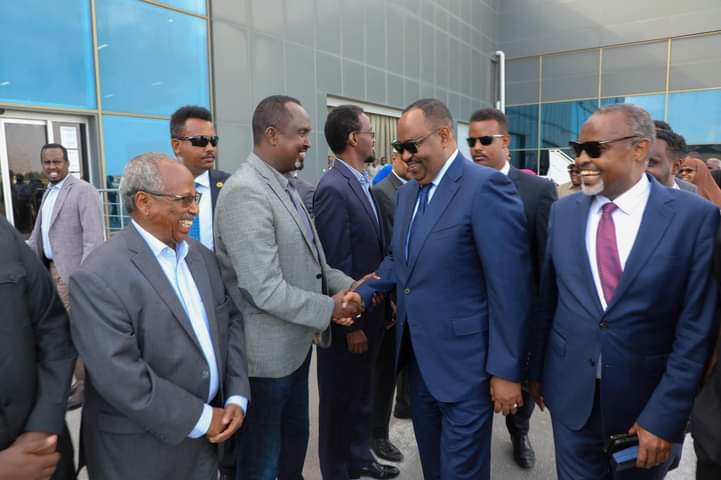 Wafdi uu hogaaminayo Madaxweynaha Puntland oo Muqdisho soo gaaray.
