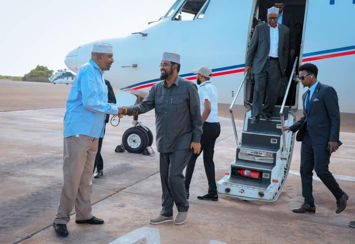 Madaxweyne Ahmed madoobe oo dib ugu laabtay Magaalada Kismaayo.