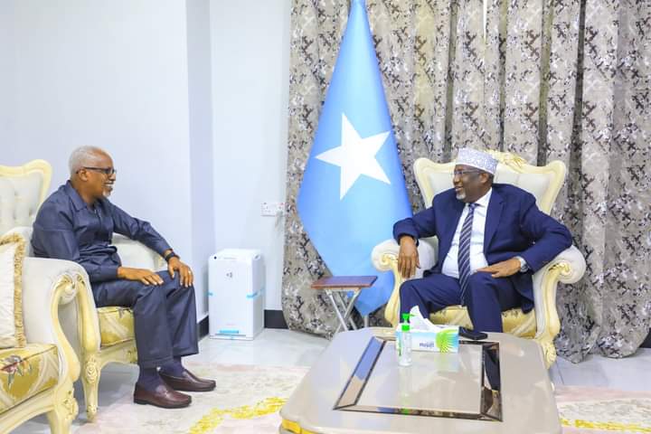 Guddoomiyaha Golaha Shacabka BJFS oo kulan la qaatay danjiraha Jabuuti .