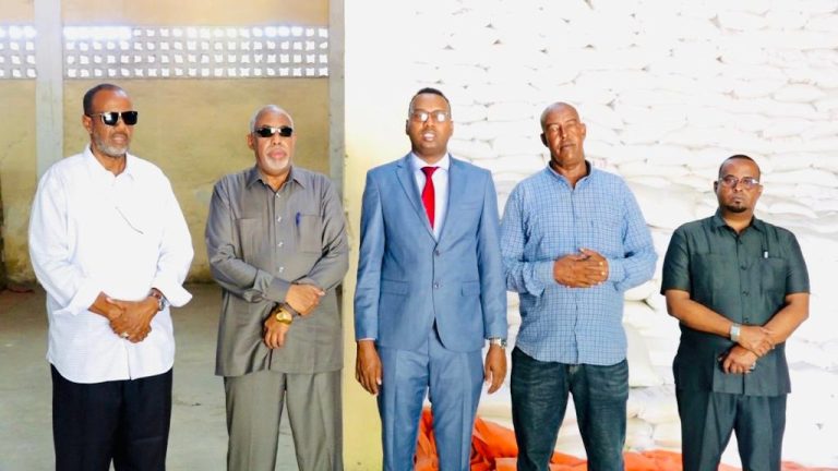 Dowladda Soomaaliya  oo maanta  deeq raashin ah ku wareejisey  guddiga gurmadka abaaraha ee maamulka hirshabeelle.