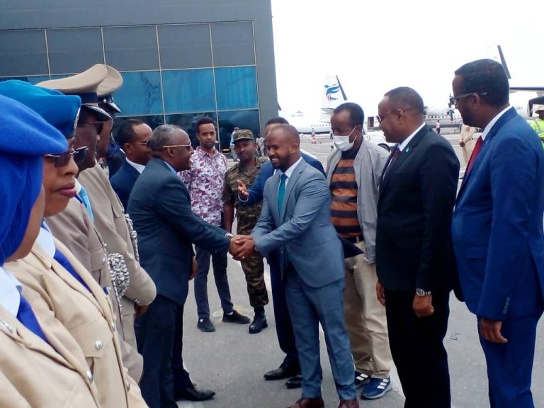 Wasiiru Dowlaha Arrimaha Dibadda ee Dowladda Itoobiya MogamedRafie oo Muqdisho yimid.