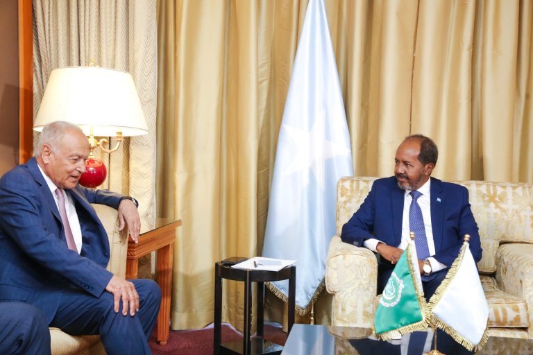 Madaxweyne Hassan Sheikh Maxamuud oo la kulmay Xoghayaha Guud ee Ururka Jaamacadda Carabta Mudane Axmed Abuu Al-qeyd