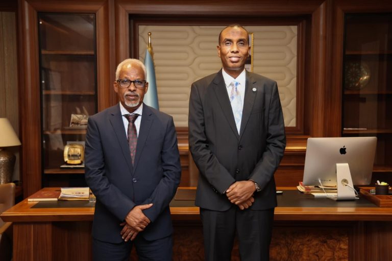 Ra’iisul Wasaare Hamse Cabdi Barre oo maanta Xafiiskiisa ku qaabilay Sii-hayaha Safiirka Safaaradda Jamhuuriyadda Jabuuti