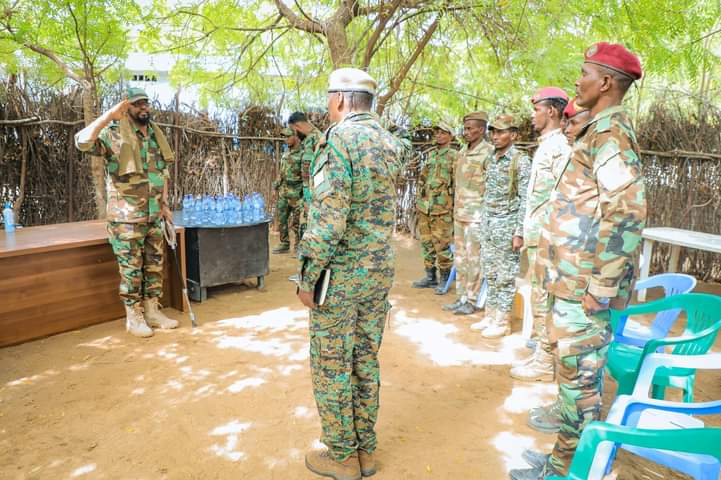Madaxweynaha Jubbaland  oo maanta la kulmay saraakiisha ciidanka Amniga