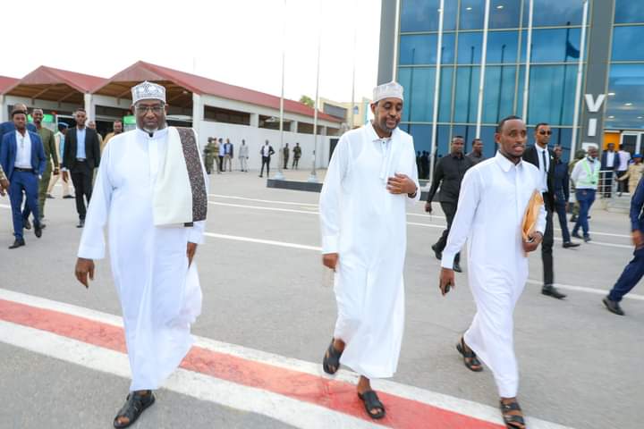 Guddoomiye sheikh Aadan Madoobe iyo R/W Hore Rooble oo caawa u amba baxay dalka Sucuudi Carabiya