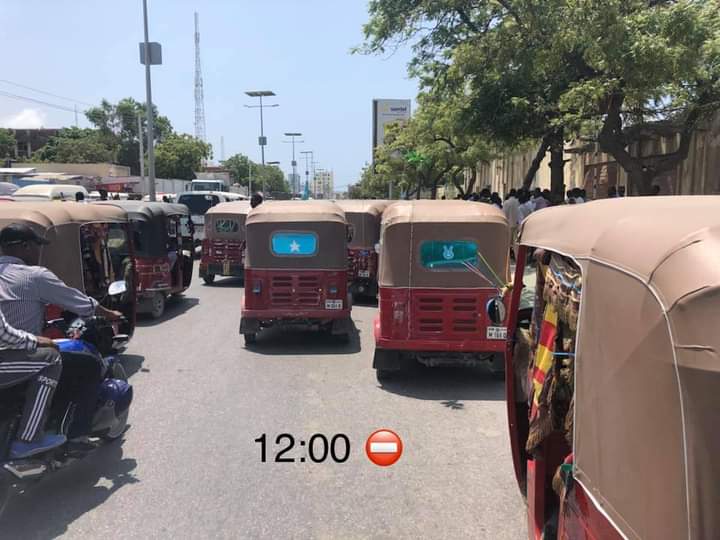 Booliska Somaaliya oo maamnuucay in wixii ka danbeeya lix saac habeenimo aysan socon karin mooto Bajaaj