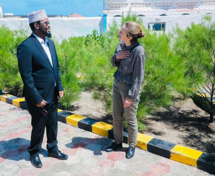 Madaxweynaha Jubbaland oo maanta la kulmay  safiirka Dowlada Ingiriiska ee Soomaaliya Kate Foster oo booqasho ku tagtay Jubaland