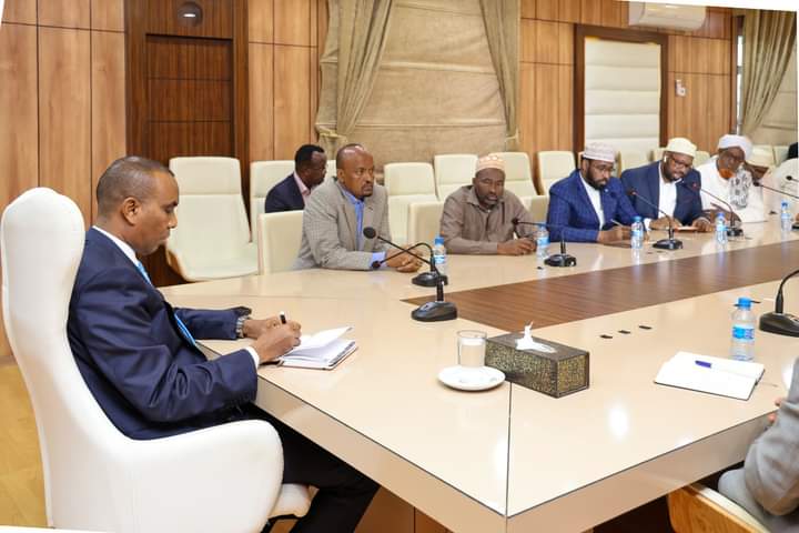 Ra’iisulwasaare Hamse oo Qaabilay xubno kamid ah  culamaa’udiinka Soomaaliyeed