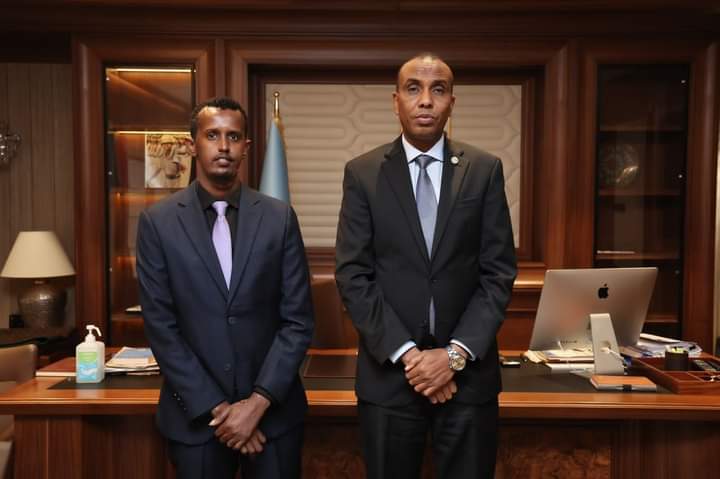 Ra’iisul Wasaare Xamse oo qaabilay Agaasimaha Tvga Qaranka Sharmake Maxamed Warsame