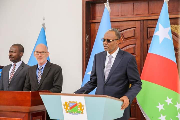 Madaxweynaha Koonfur Galbeed  oo qaabilay James Swan