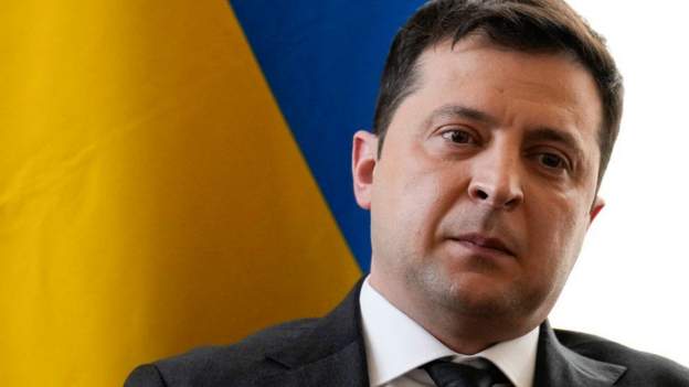 Madaxweynaha dalka Ukraine, Volodymyr Zelensky oo shaqada ka ceyriyey madaxii amniga iyo dacwad oogaha guud ee dalkaas