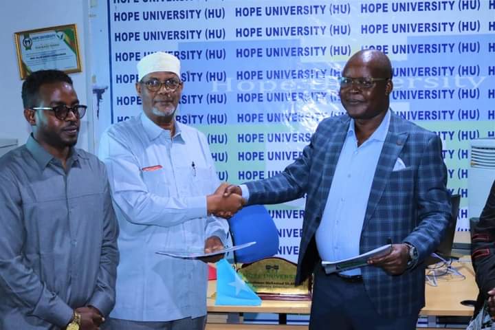 Jaamacadaha Hope University iyo KUCJ Ee South Sudan oo  kuwada saxiixday shalay Magalaada Muqdisho  Heshiis Ku saabsan Iskaashi Waxbarsho