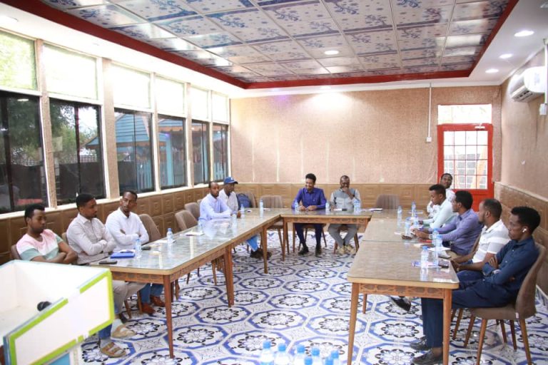 Wasaaradda arrimaha guddaha, Federaalka iyo dib u heshiisiinta Galmudug oo dhuusamareeb tababar uga furtay madaxda iyo shaqaalaha xafiisyada dowladaha hoose ee Caasimada Galmudug