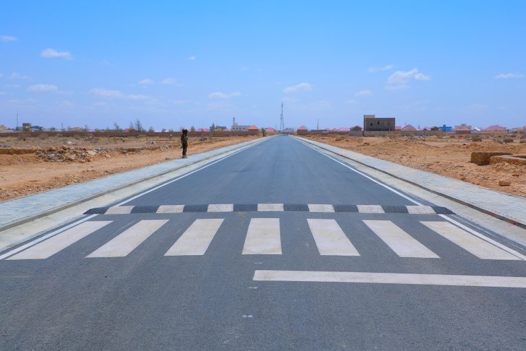 Madaxweyne Dani oo maanta Xariga ka jaray 4 mashruuc oo isugu jira Wadooyin  Laamiyo ah