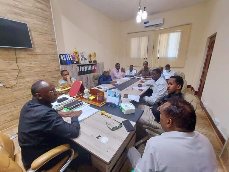 Agasimaha Guud Ee Wasaaradda Gadiidka oo maanta shir-Gudoomiyey kulan Gaara oo Agaasimuhu layeeshay Agaasime-waaxeedyada Wasaaraddaas