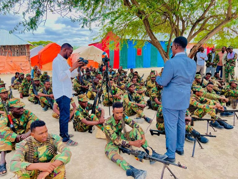 [SAWIRO]Wafdi uu hogaaminaayo Wasiirka Amniga  Koonfur Galbeed oo gaaray maanta Degmada Bardaale ee Gobolka Baay.