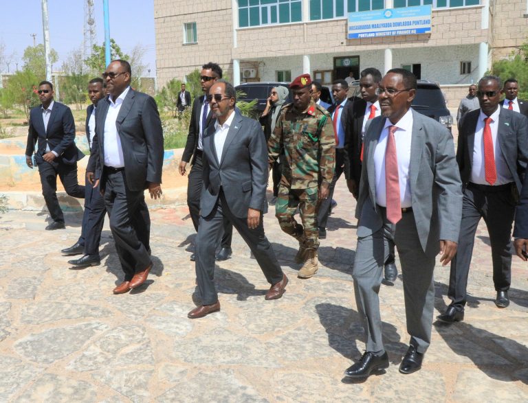 { SAWIRO} Madaxweyne Xasan Sheekh oo maanta kormeeray Xarunta Wasaaradda Maaliyadda Puntland iyo xarumo kale