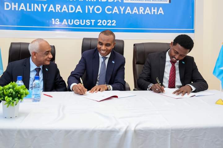 Wasiirka cusub ee Dhalinyarada iyo Ciyaaraha Mudane Maxamed Barre Maxamuud ayaa xilka kala wareegay Wasiirkii hore ee Dhalinyarada iyo Ciyaaraha Mudane Xamse Siciid Xamse