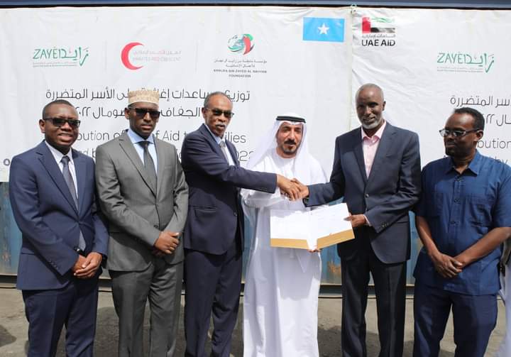 Dowladda Soomaaliya oo la wareegtay  deeq raashin oo ka timid dalka aan walaalaha nahay ee Imaaraadka Carabta