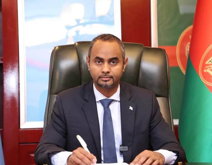 Wasiirka Gaashaandigga Dowladda Federaalka Soomaaliya oo boggaadiyay Howlgallada Ciidanka Xoogga ka fuliyeen Gobalka Hiiraan