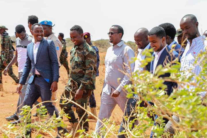 Madaxweynaha Hirshabeelle oo garoon diyaradeed ka dhagax dhigay garoon diyaaradeed oo laga hirgalinayo Degmada Matabaan