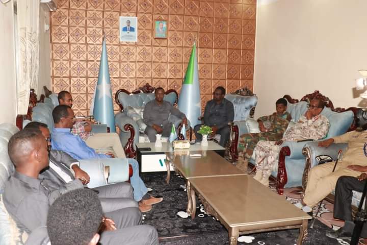 Madaxweynaha Hirshabeelle iyo Wasiirka  Difaaca oo kawada hadlay howlgallada ka dhanka ah argagixisada Al-Shabaab