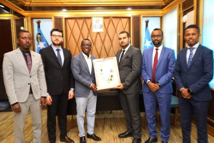 Xoghayaha Joogtada Xafiiska Ra’iisul Wasaaraha oo qaabilay wafdi ka socday Ururka Iskaashiga Dhallinyarada Islaamka