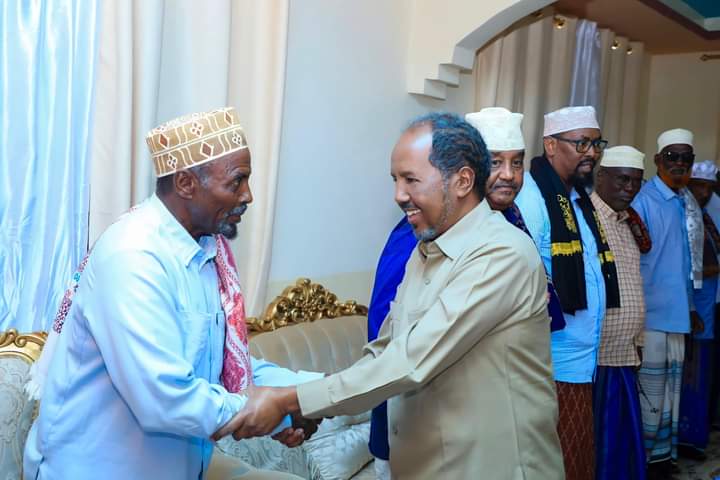 Madaxweyne Xasan sheekh oo caawa kulan wadatashi ah la qaatay qaar ka mid ah Isimada iyo hoggaanka dhaqanka Puntland