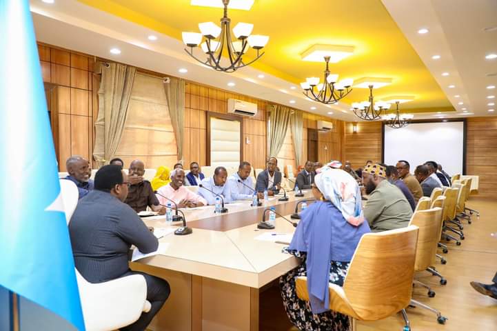 Ra’iisulwasare ku xigeenka XFS oo kulan la qaatay Wasiiradda xubnaha ka ah Guddiga Qaran ee Gurmadka Abaaraha iyo xubno ka tirsan Dalladda Ururrada aan dawliga ahayn