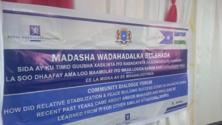 Kulan looga hadlay sidii loo sii xoojin lahaa nabada galkacyo oo ay ka qeyb galeen masuuliyiin katirsan galmudug iyo puntland oo ka dhacay Galkacyo