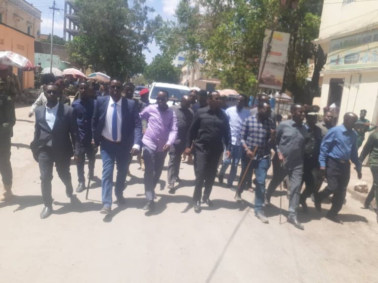 Madaxweynaha Hirshabeelle oo booqday xafadaha Magaalada Beledweyne