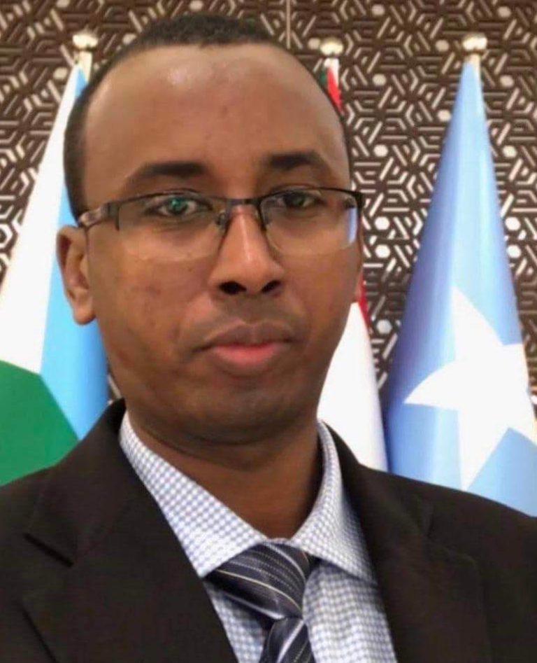 Madaxweyne Xasan sheekh oo xeer Madaxweyne dib ugu soo celiyey Sarreeye Guuto Cabdalla Cabdalla dhammaan darajooyinkii iyo xuquuqdii ciidan ee uu lahaa