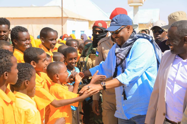Madaxweyne Deni oo maanta dhaggax dhigay dhismaha Wadada isku xirta degeeganada Dangoroyo iyo Eyl