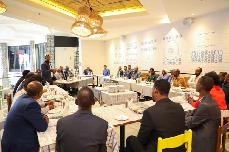 Gudoomiyaha Golaha Shacabka BFS oo kulan la qaatay  Guddoonka Jaaliyada iyo Ganacsatada Magaalada Johannesburg ee dalka south Africa