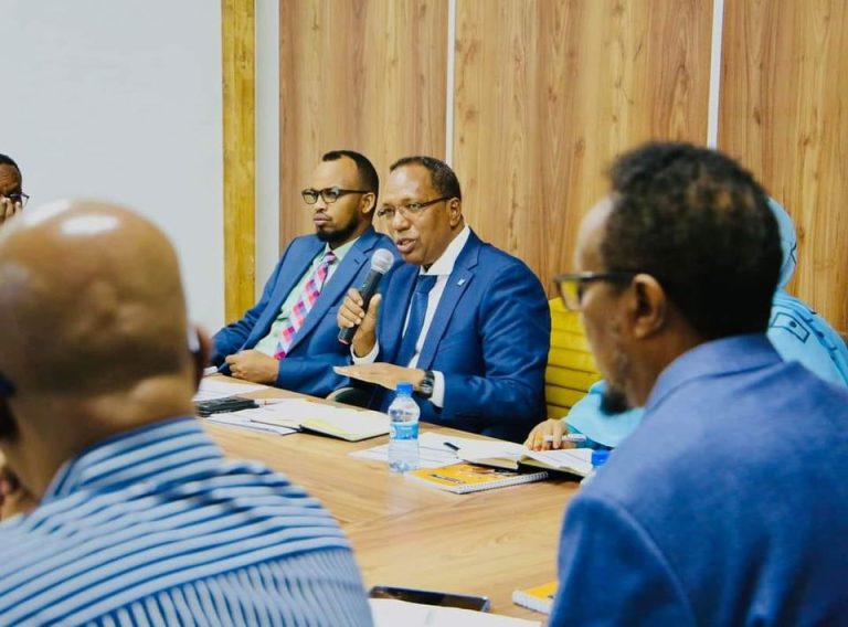 Wasiirka Maaliyadda XFS iyo kuwa dowladd goboledyada oo kulan yeeshay.