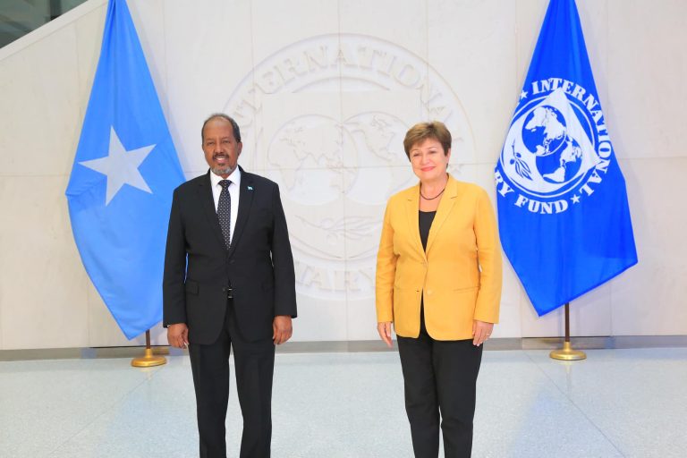 Madaxweyne xasan sheekh oo la kulmay madaxa hay’adda lacagta adduunka