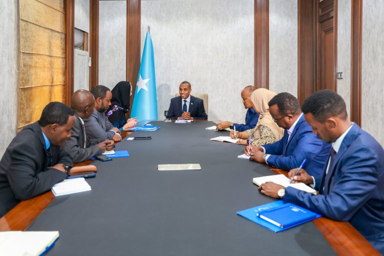 Ra’iisul Wasaare Hamse Abdi Bare oo qaabilay wafdi ka socday hey’adda IOM