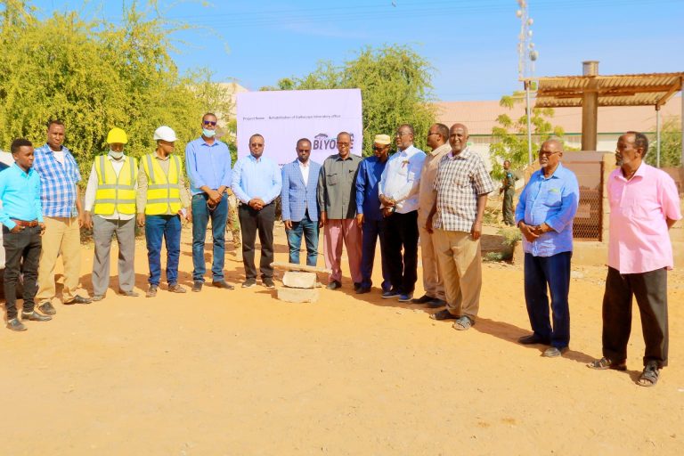 Guddoomiyaha Gobolka Mudug oo ka qayb galay Munaasabad lagu dhagax dhigayey dib udayactirka Xarunta Shaybaarka Xoolaha