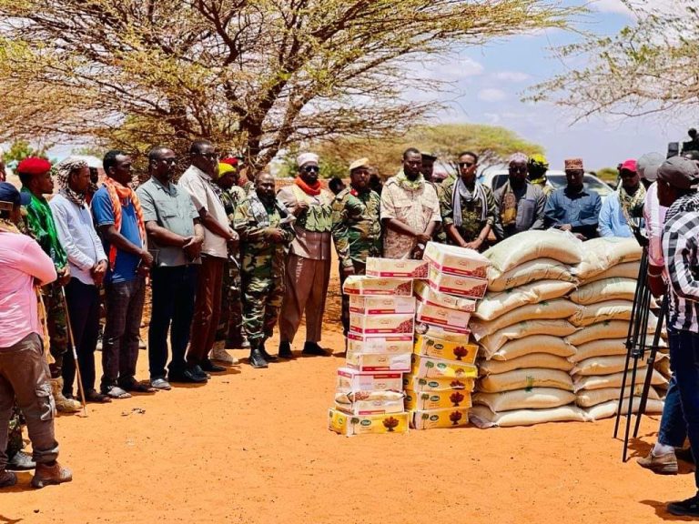 Masuuliyiin Galmudug katirsan oo deeq raashin iyo xoolo gaarsiiyay dadka deegaanka iyo Ciidanka xoogga dalka oo kooxaha argagixisada ka saaray deegaano hoos yimaada degmada Baxdo