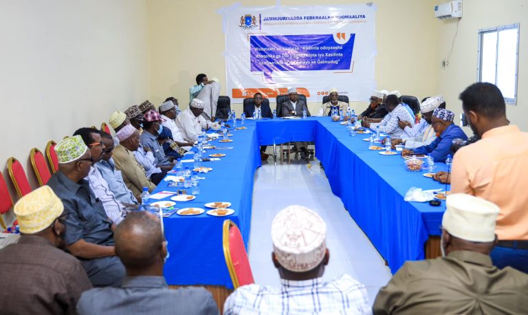 Wasiirka arrimaha gudaha, federaalka iyo dib u heshiisiinta XFS oo maanta kulan la yeeshay odeyaasha dhaqanka ee Galmudug