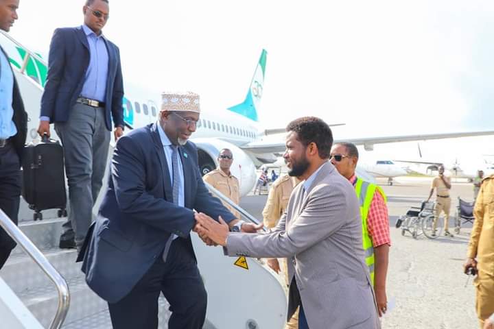 Guddoomiye Sheekh Aadan Madoobe oo maanta dalka kadib ugu soo laabtay