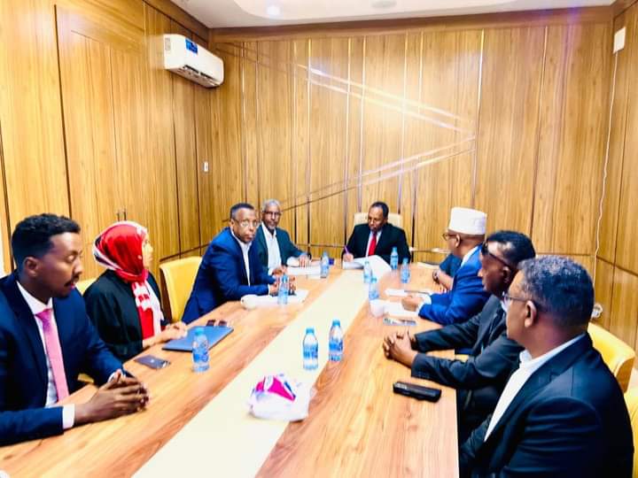 Guddiga Isku-dhafka Wasaaradeed ee Qandaraas bixinta oo ansixiyay habraacyada qandaraas bixinta shidaalka ee uu gudbiyay Wasiirka Wasaaradda Batroolka