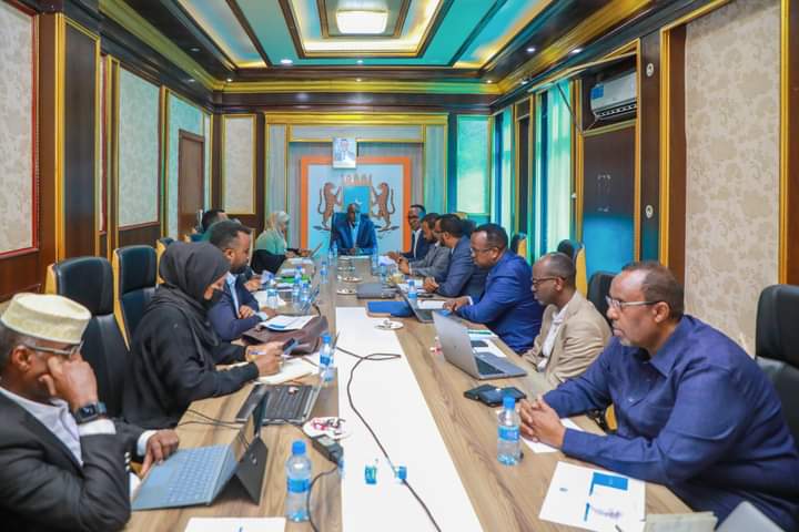 Wasiiru Dowlaha Xafiiska Ra’iisul Wasaaraha XFS oo kulan la qaatay Agaasinka Hay’adda Maareynta Musiibooyinka Qaranka