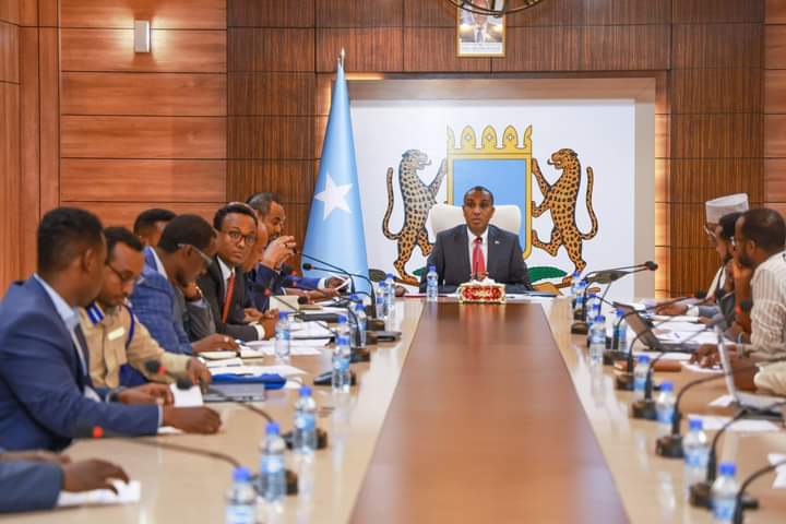 Ra’iisulwasaare Hamse oo guddoomiyey kulanka Tiirka Xorreynta iyo Sugidda Amniga, kaas oo loogaga arrinsanayey howlgallada socda ee ka dhanka ah argagixisada Alshabaab iyo kacdoonka dalka lagaga xoreynayo